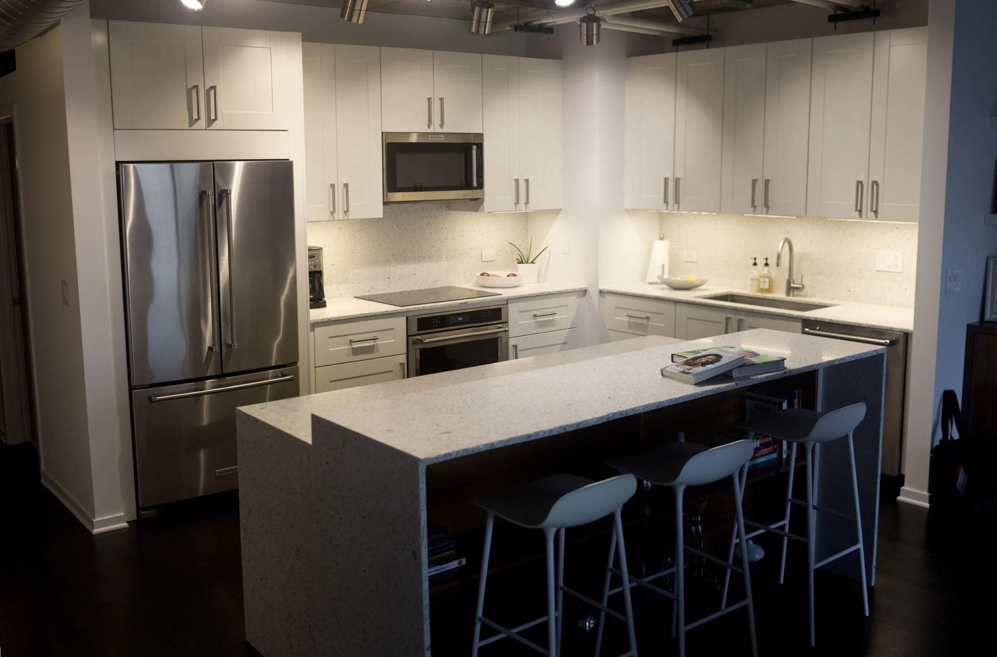 Gilasi recycled glass countertop Essenza kitchen